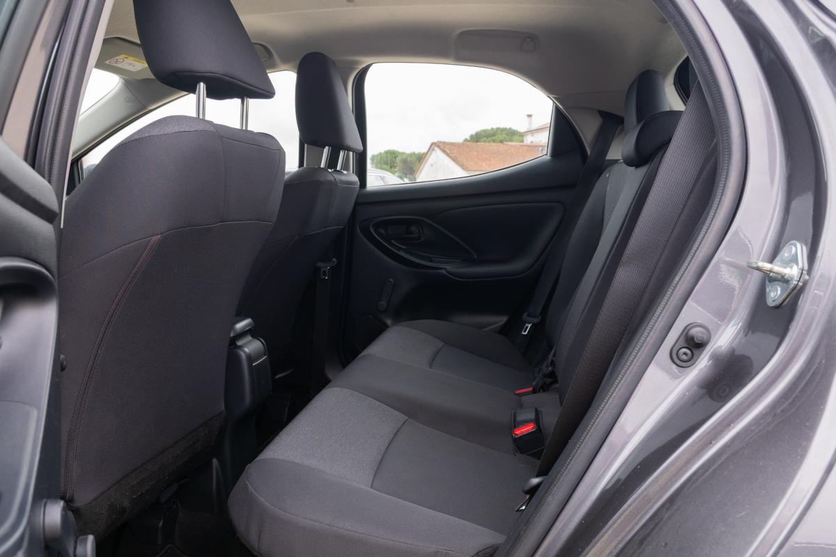 toyota-yaris-2022-hibrido-a-gasolina-1490cc