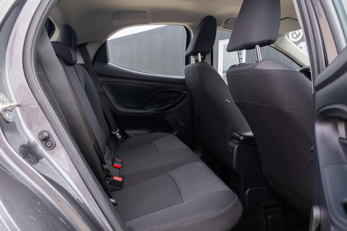 toyota-yaris-2022-hibrido-a-gasolina-1490cc