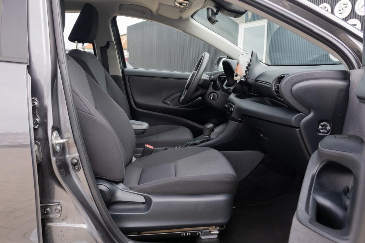toyota-yaris-2022-hibrido-a-gasolina-1490cc
