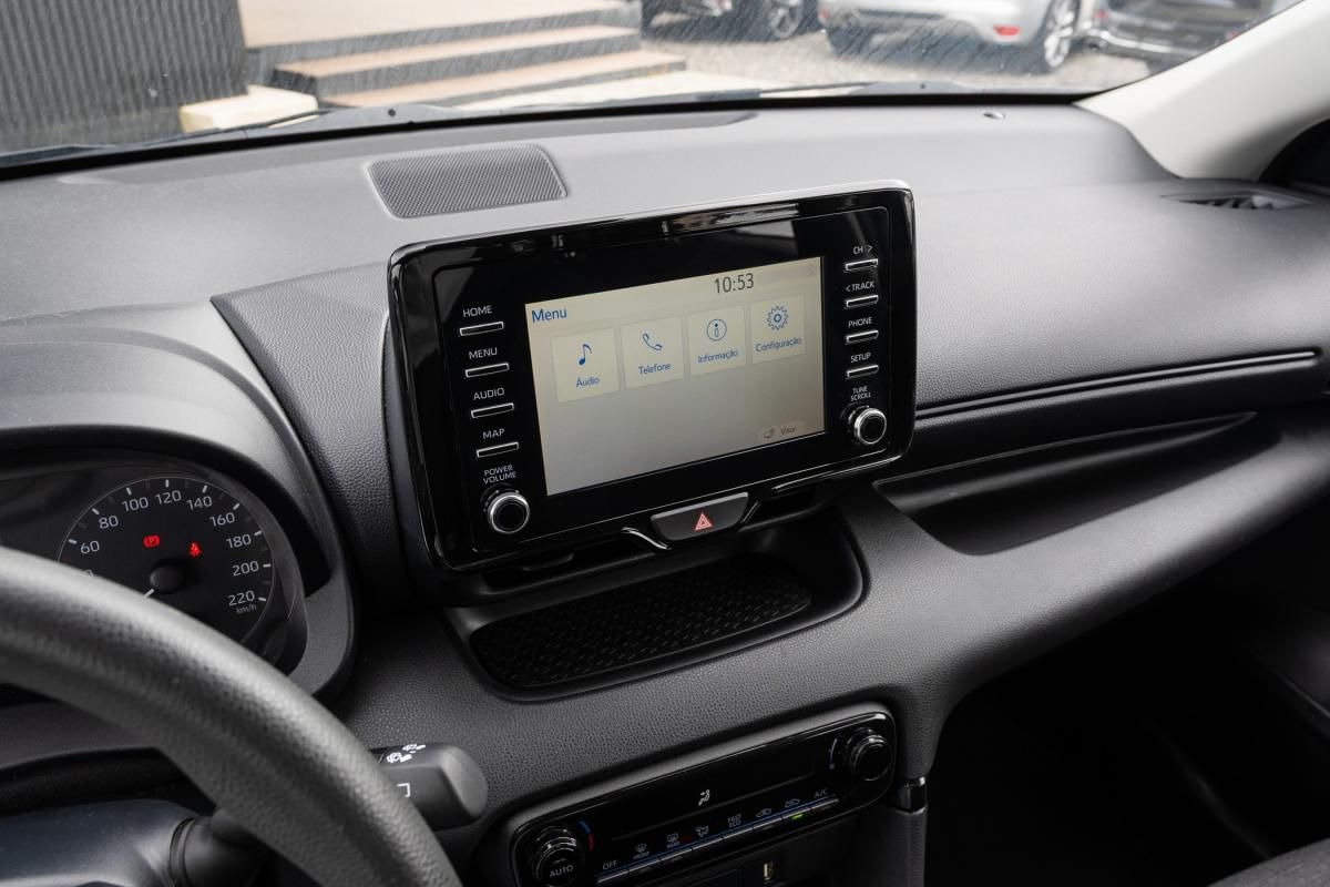 toyota-yaris-2022-hibrido-a-gasolina-1490cc