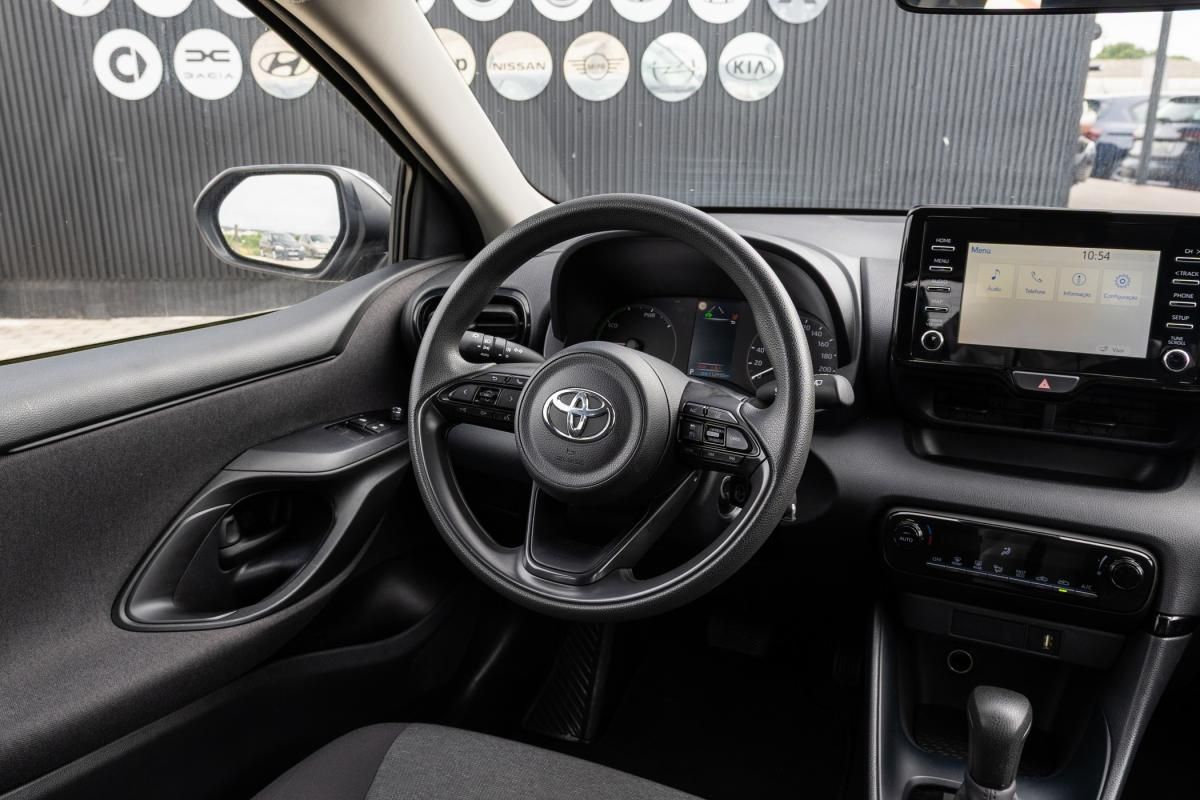 toyota-yaris-2022-hibrido-a-gasolina-1490cc