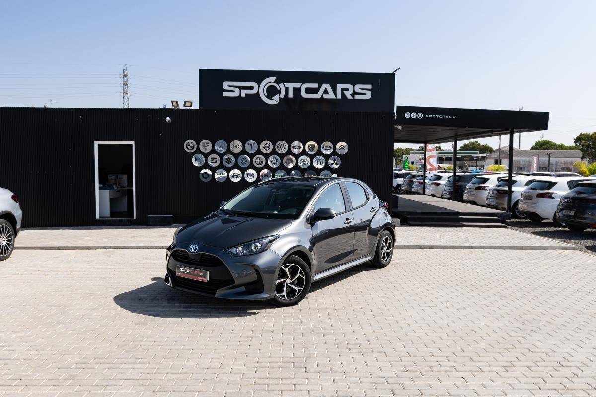 toyota-yaris-2022-hibrido-a-gasolina-1490cc