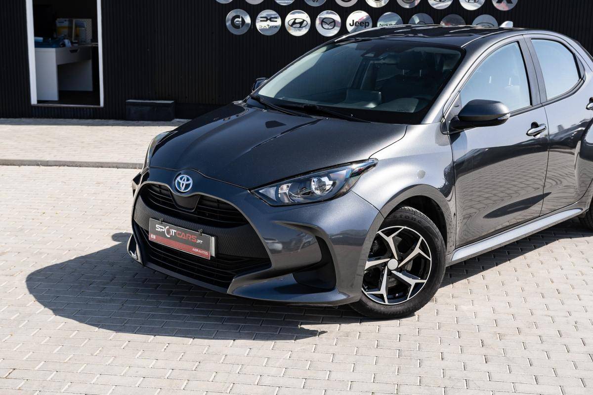 toyota-yaris-2022-hibrido-a-gasolina-1490cc
