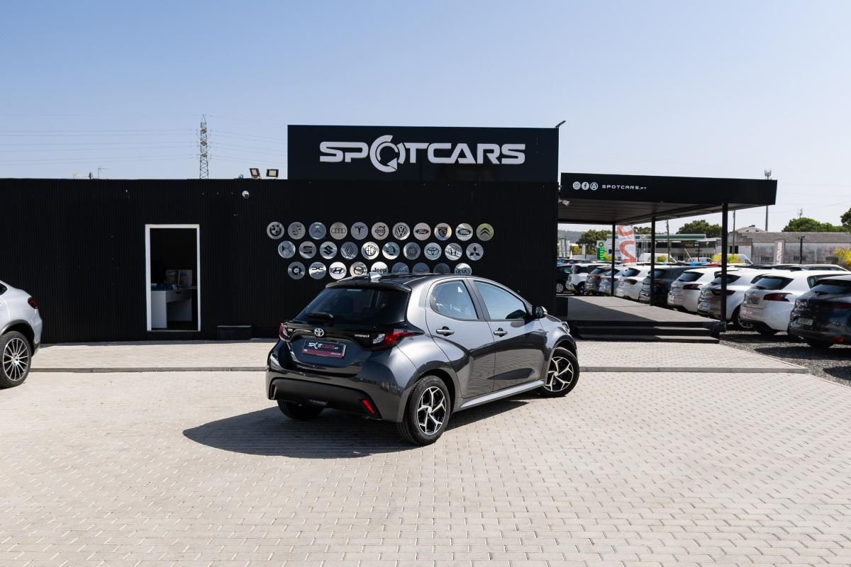 toyota-yaris-2022-hibrido-a-gasolina-1490cc