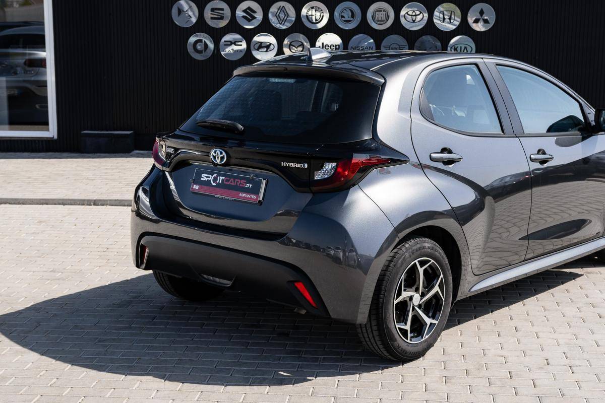 toyota-yaris-2022-hibrido-a-gasolina-1490cc