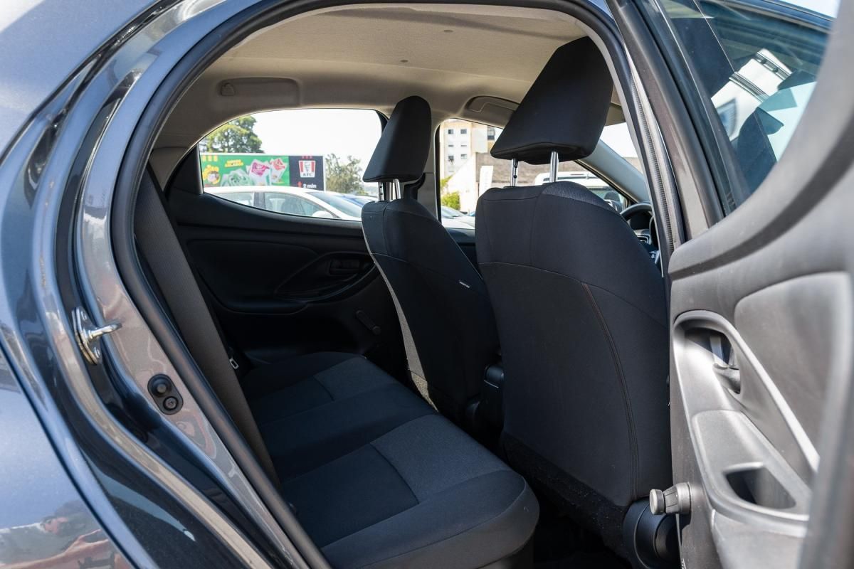 toyota-yaris-2022-hibrido-a-gasolina-1490cc