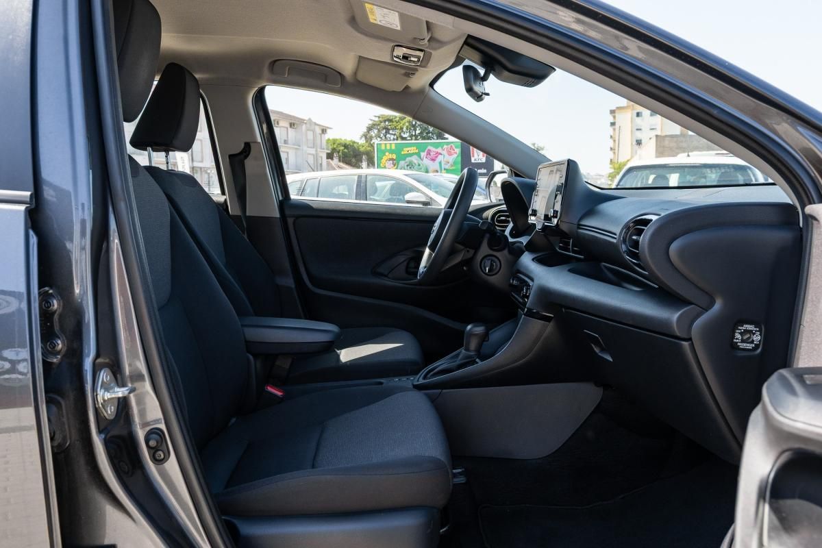 toyota-yaris-2022-hibrido-a-gasolina-1490cc
