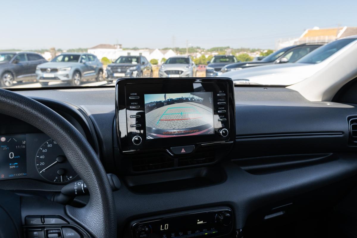 toyota-yaris-2022-hibrido-a-gasolina-1490cc