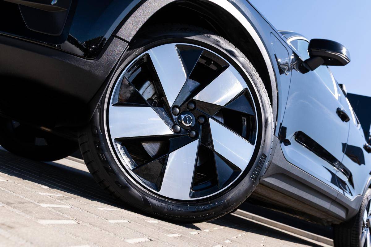 volvo-xc40-2023-hibrido-a-gasolina-1477cc