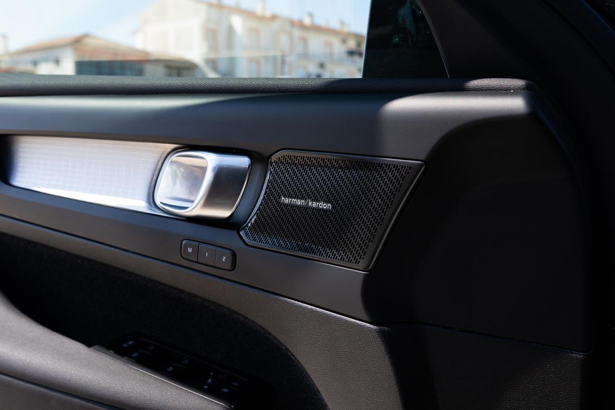 volvo-xc40-2023-hibrido-a-gasolina-1477cc