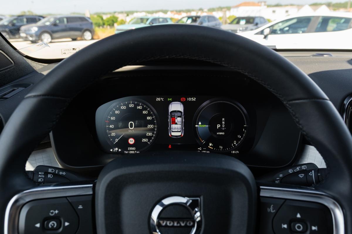 volvo-xc40-2023-hibrido-a-gasolina-1477cc