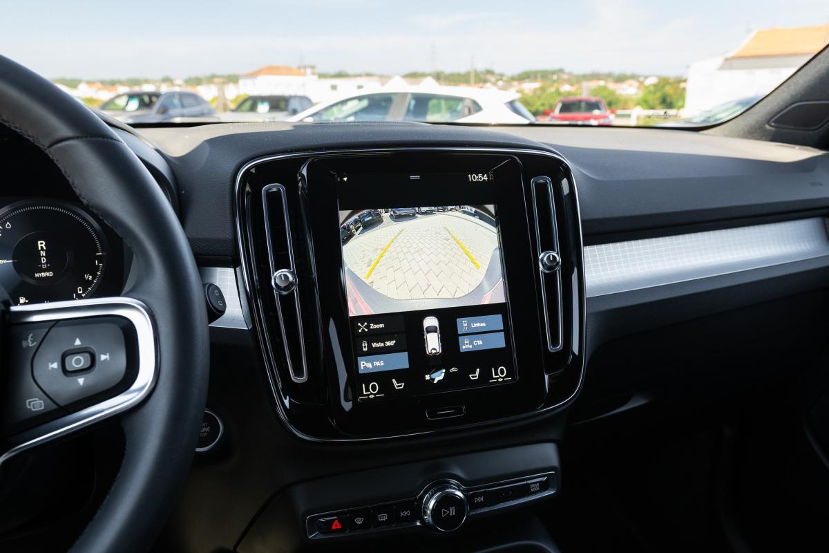 volvo-xc40-2023-hibrido-a-gasolina-1477cc