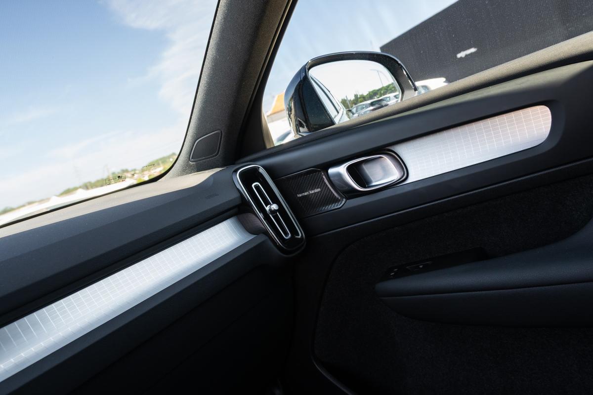 volvo-xc40-2023-hibrido-a-gasolina-1477cc