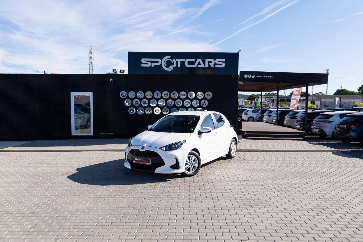 toyota-yaris-2023-hibrido-a-gasolina-1490cc