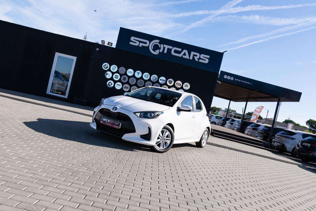 toyota-yaris-2023-hibrido-a-gasolina-1490cc