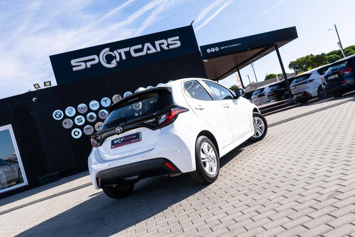 toyota-yaris-2023-hibrido-a-gasolina-1490cc