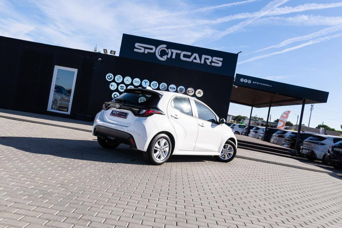 toyota-yaris-2023-hibrido-a-gasolina-1490cc