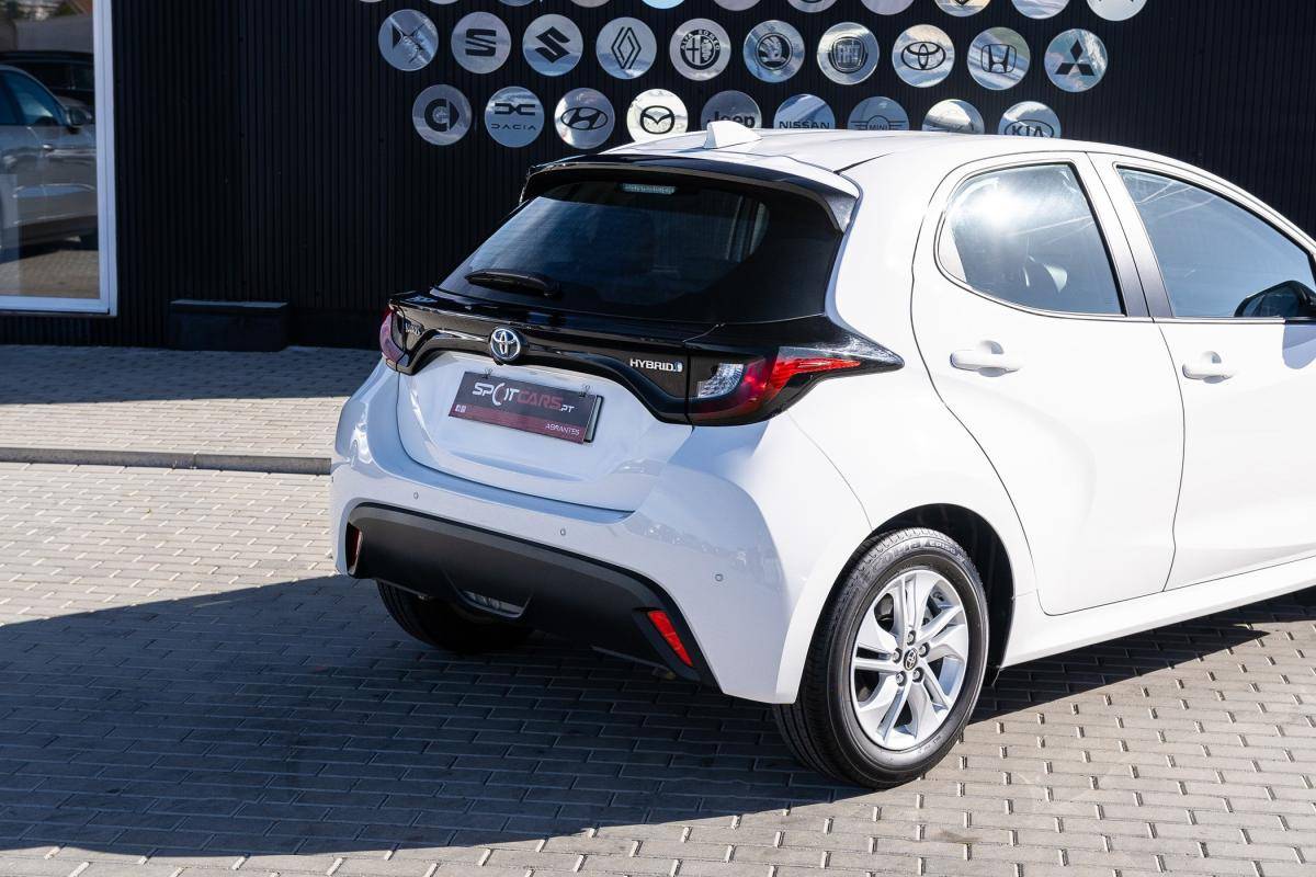 toyota-yaris-2023-hibrido-a-gasolina-1490cc
