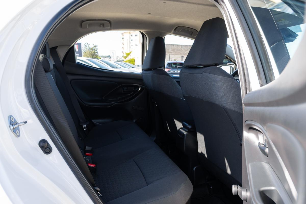 toyota-yaris-2023-hibrido-a-gasolina-1490cc