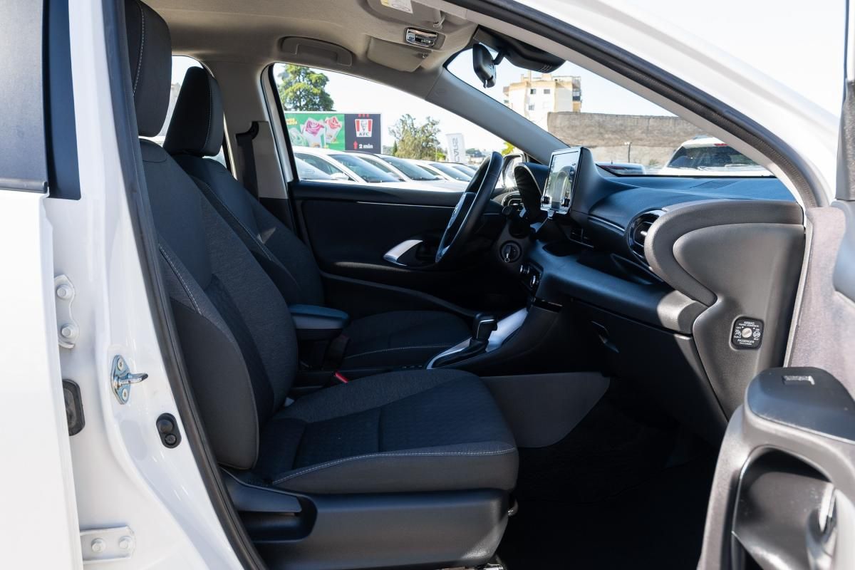 toyota-yaris-2023-hibrido-a-gasolina-1490cc