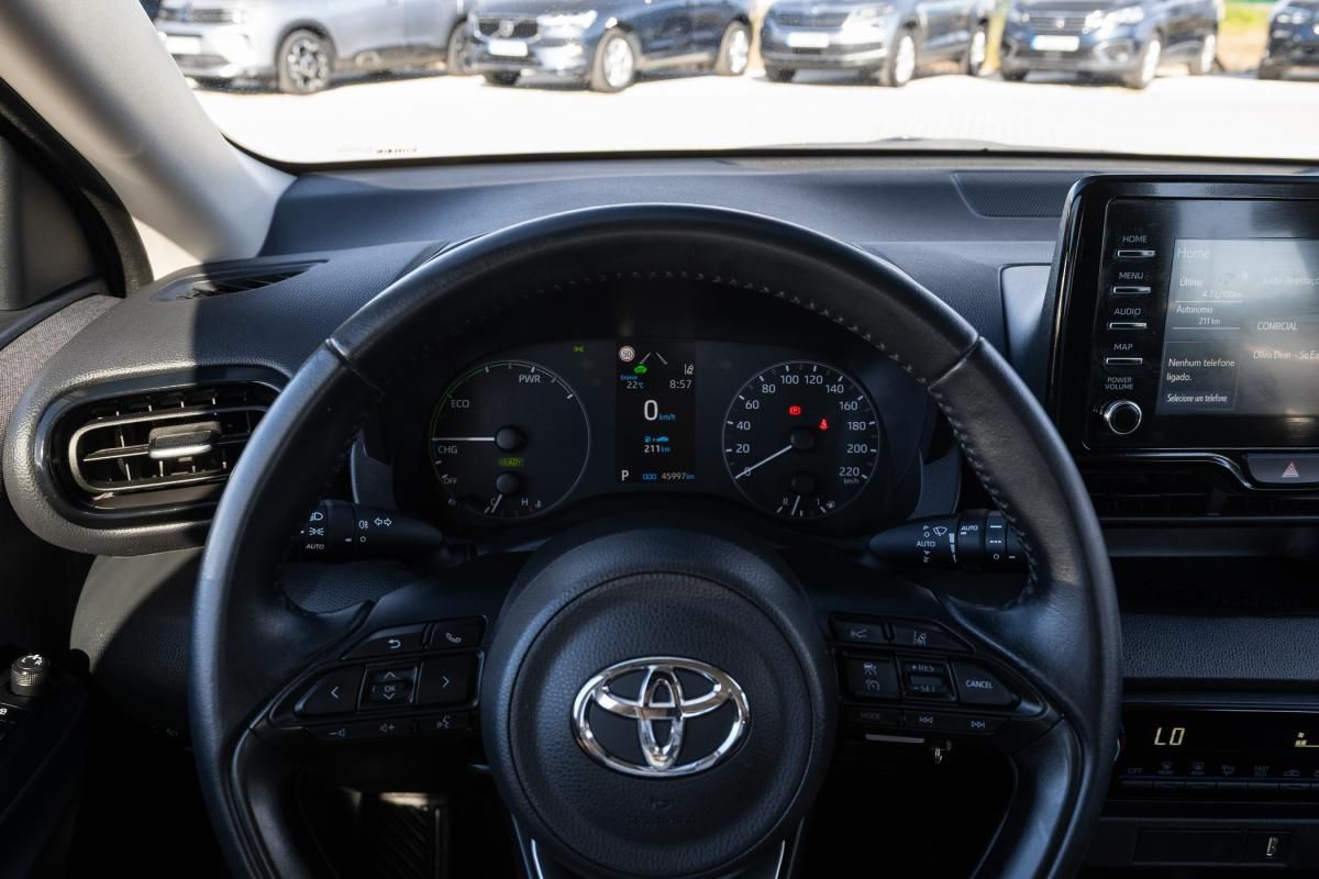 toyota-yaris-2023-hibrido-a-gasolina-1490cc