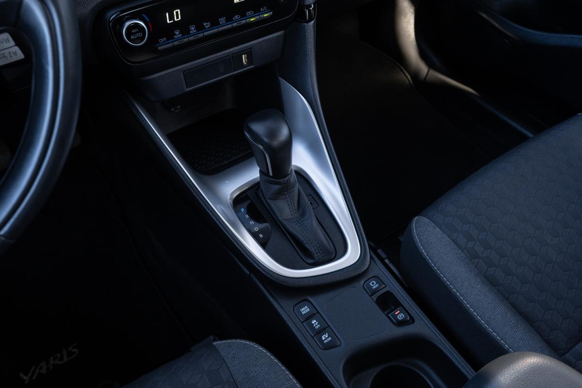 toyota-yaris-2023-hibrido-a-gasolina-1490cc