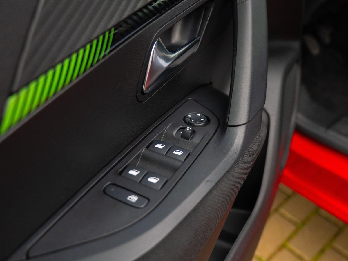 peugeot-2008-2024-gasolina-1199cc