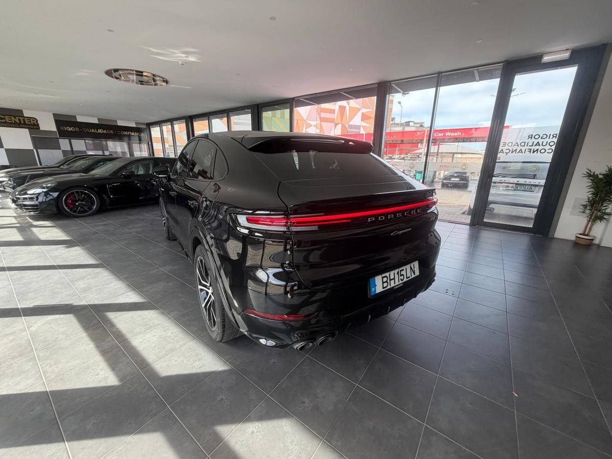 porsche-cayenne-2024-hibrido-a-gasolina-2995cc