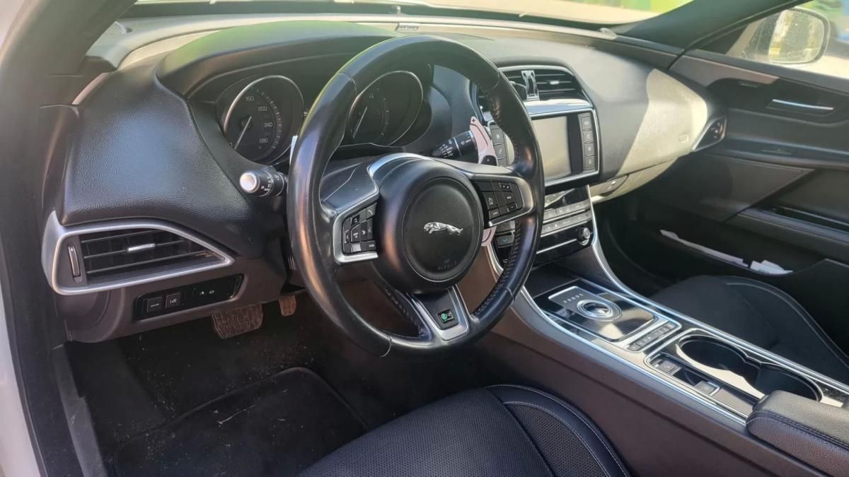 jaguar-xe-2016-diesel-1999cc