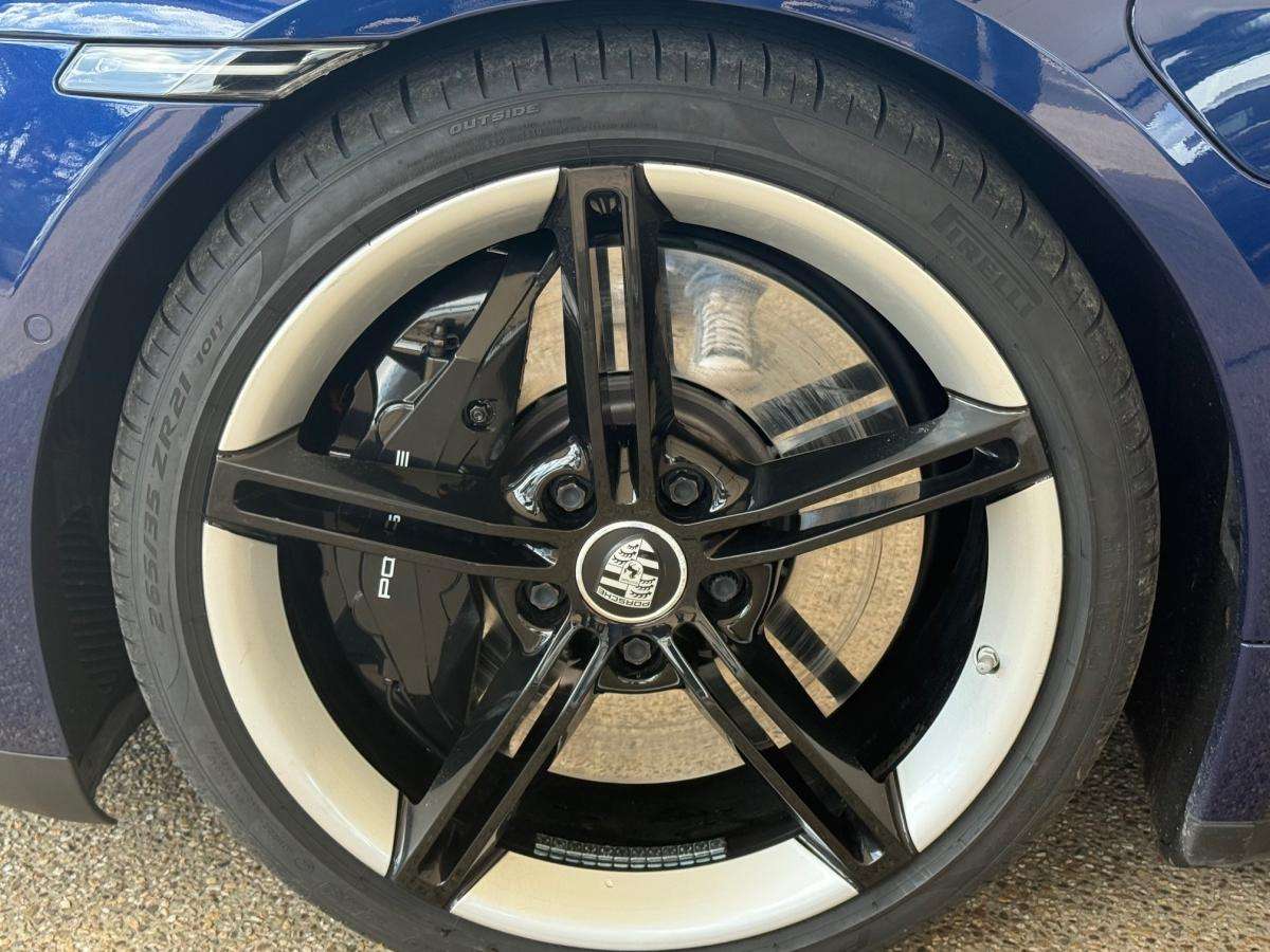 porsche-taycan-2020-eletrico-0cc