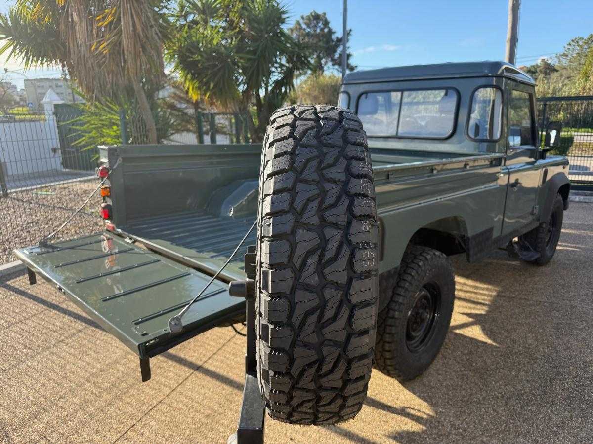 land-rover-defender-2011-diesel-2402cc