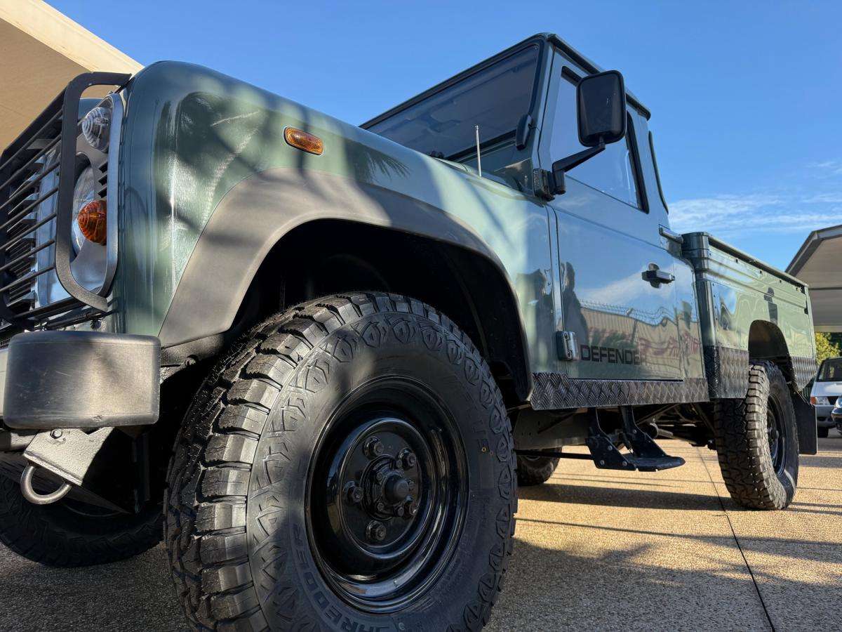 land-rover-defender-2011-diesel-2402cc