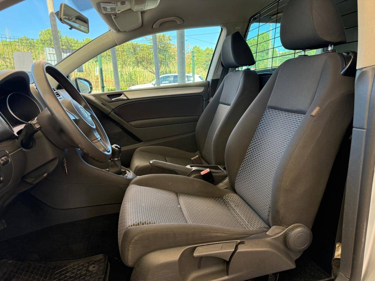 volkswagen-golf-2010-diesel-1598cc