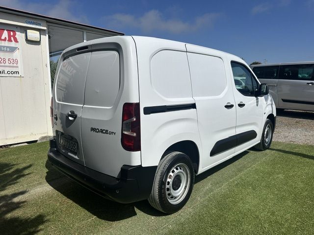 toyota-proace-2023-diesel-1500cc