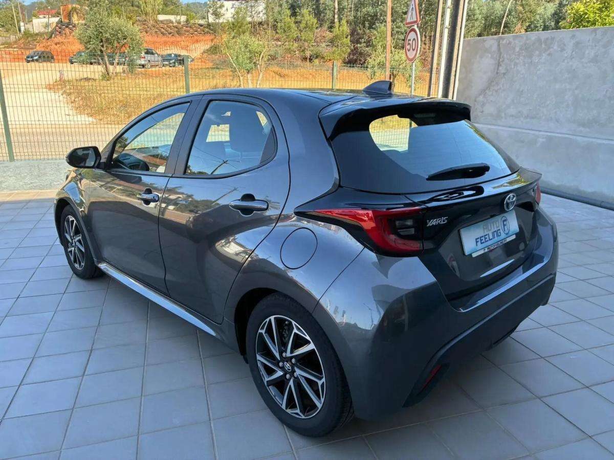 toyota-yaris-2021-hibrido-a-gasolina-1490cc