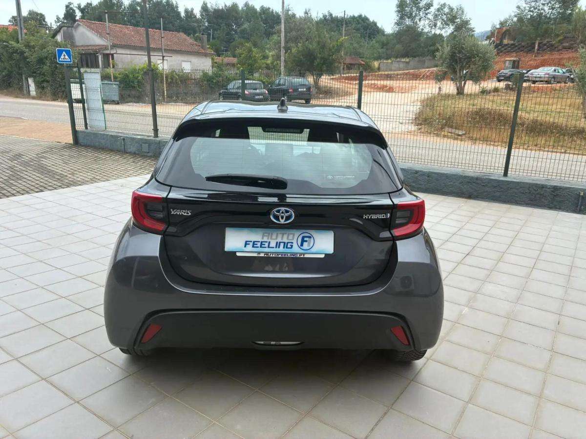 toyota-yaris-2021-hibrido-a-gasolina-1490cc