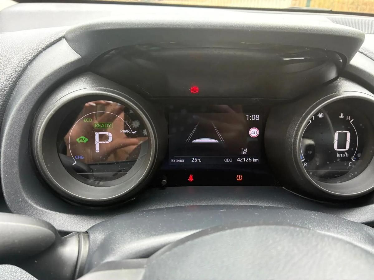 toyota-yaris-2021-hibrido-a-gasolina-1490cc