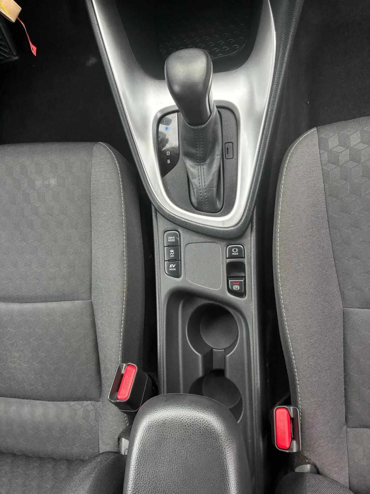 toyota-yaris-2021-hibrido-a-gasolina-1490cc