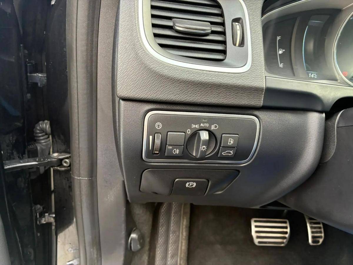 volvo-v60-2015-hibrido-a-diesel-2400cc