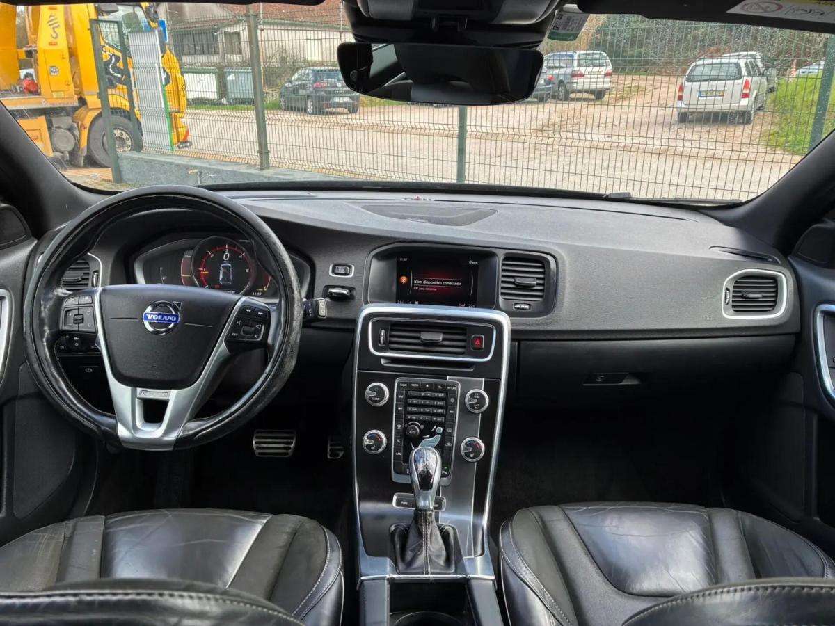 volvo-v60-2015-hibrido-a-diesel-2400cc