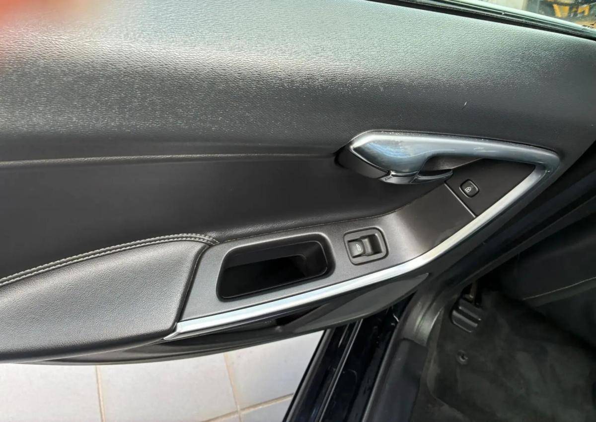 volvo-v60-2015-hibrido-a-diesel-2400cc