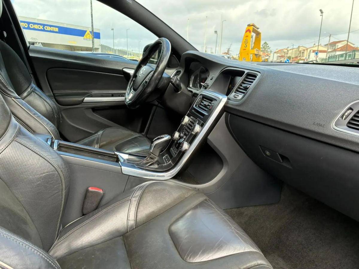 volvo-v60-2015-hibrido-a-diesel-2400cc