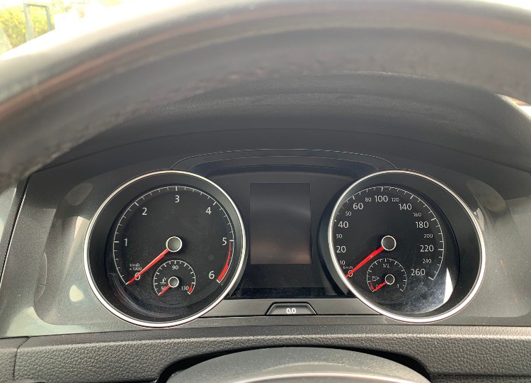 volkswagen-golf-2019-diesel-1598cc
