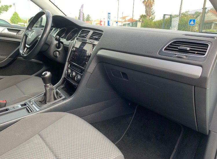 volkswagen-golf-2019-diesel-1598cc