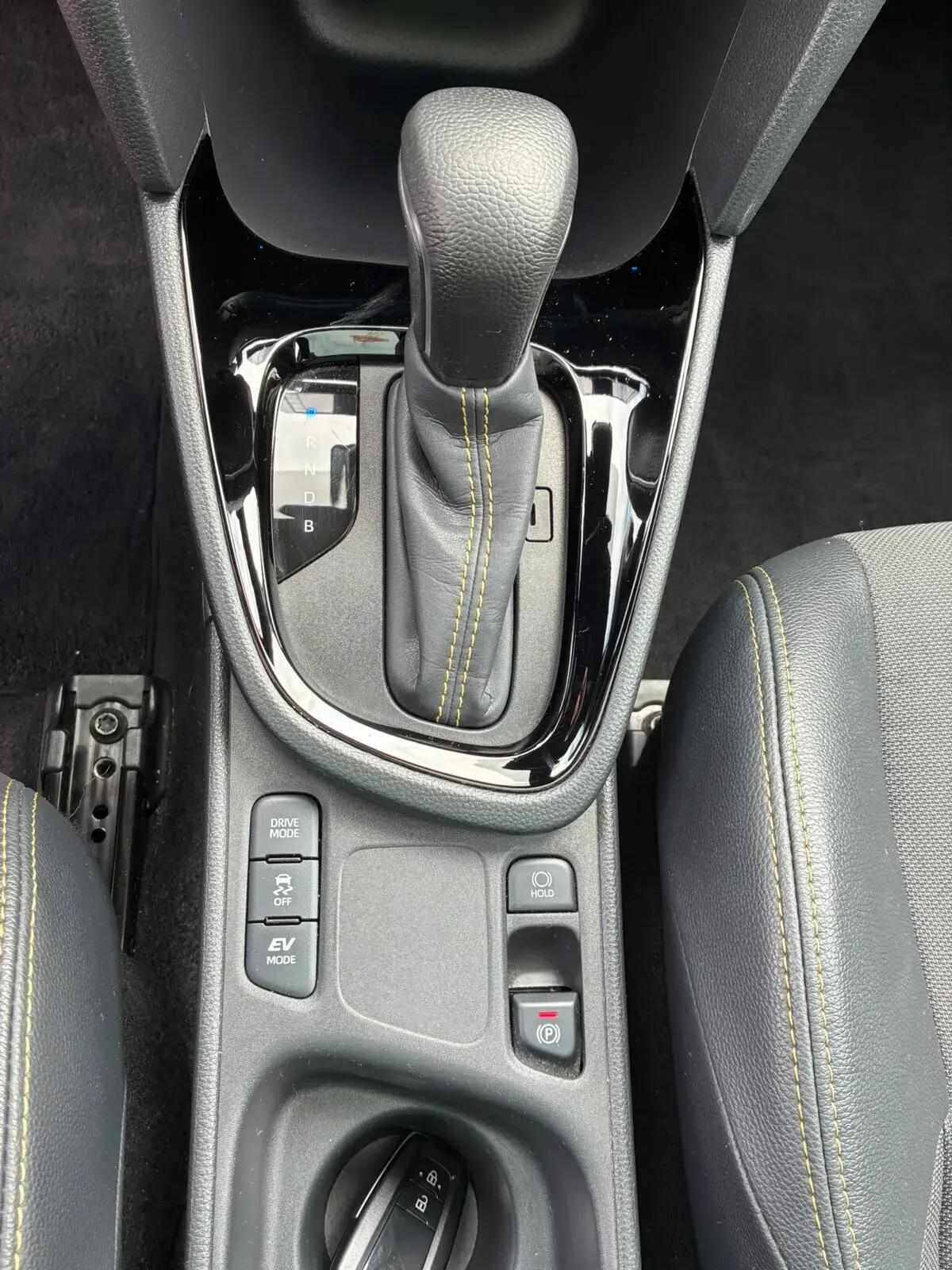 toyota-yaris-cross-2024-hibrido-a-gasolina-1490cc