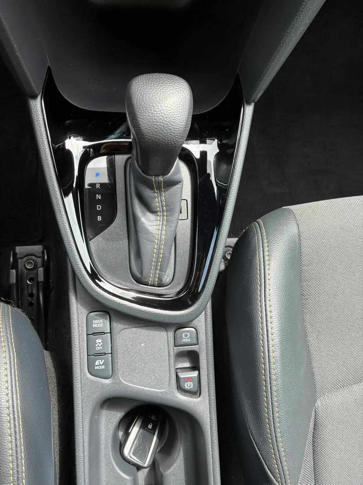 toyota-yaris-cross-2024-hibrido-a-gasolina-1490cc
