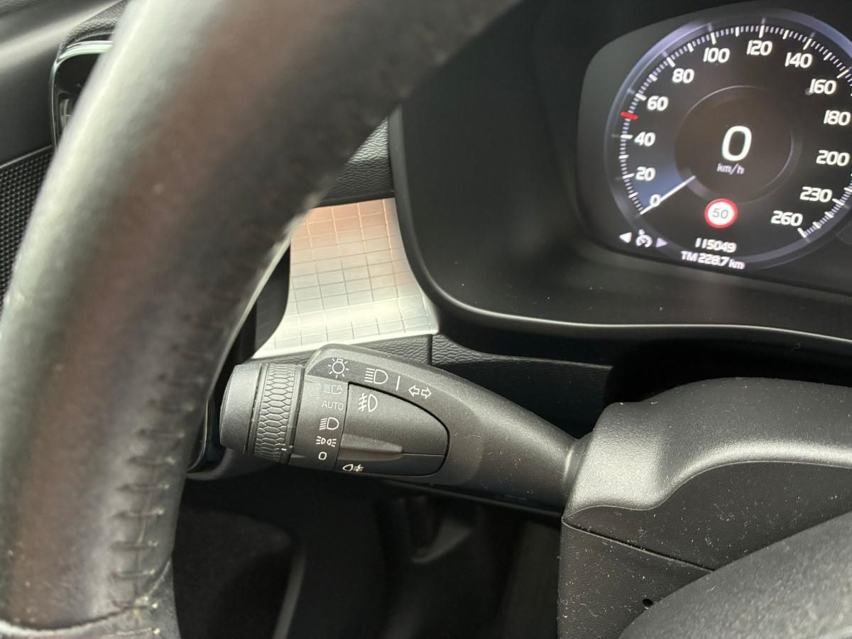 volvo-xc40-2019-gasolina-1477cc