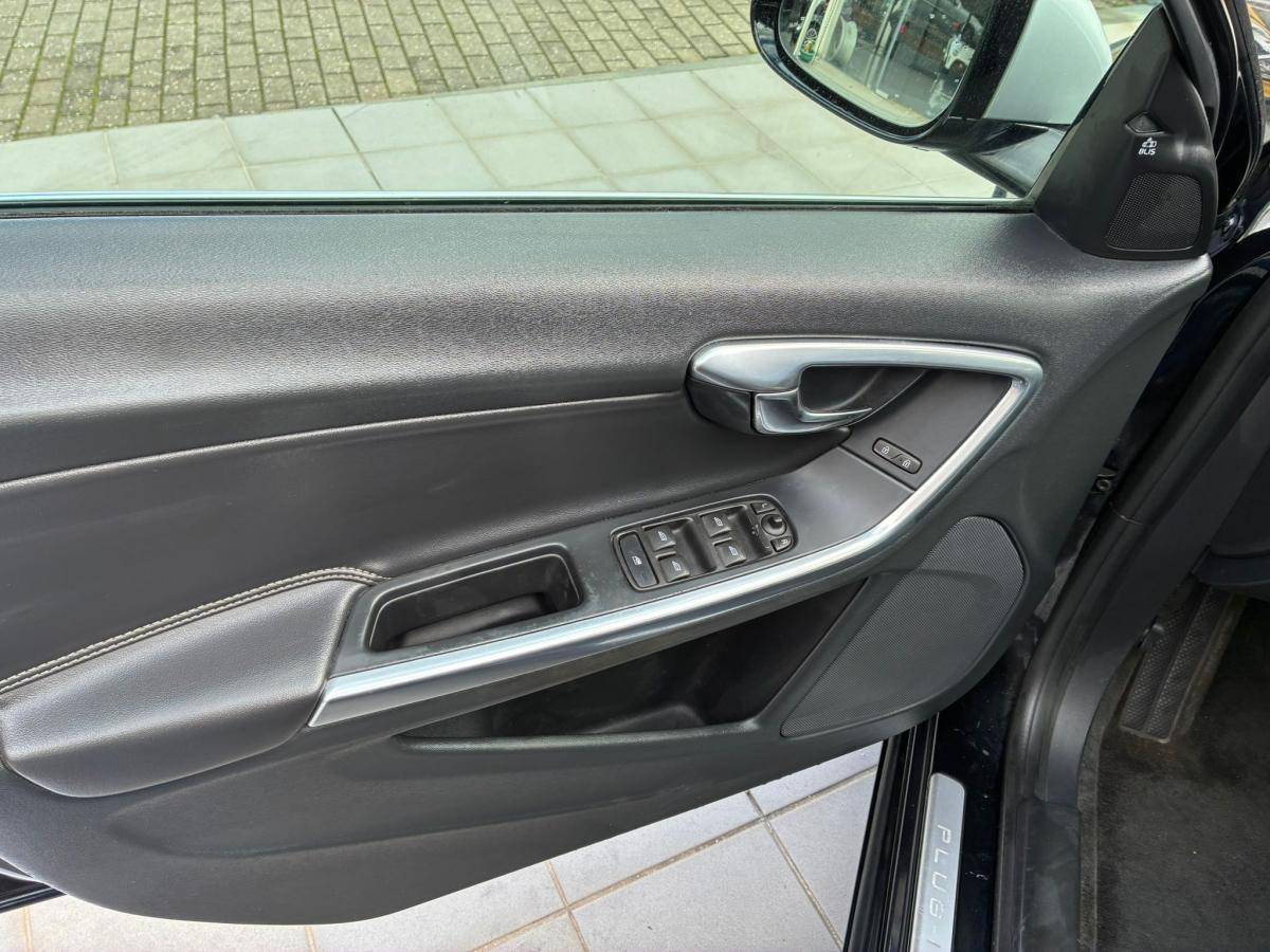 volvo-v60-2015-hibrido-a-diesel-2400cc