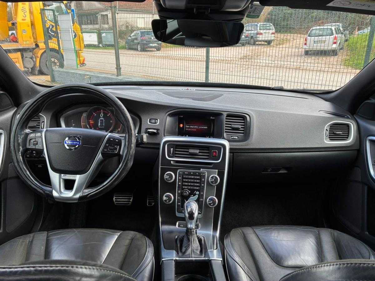 volvo-v60-2015-hibrido-a-diesel-2400cc