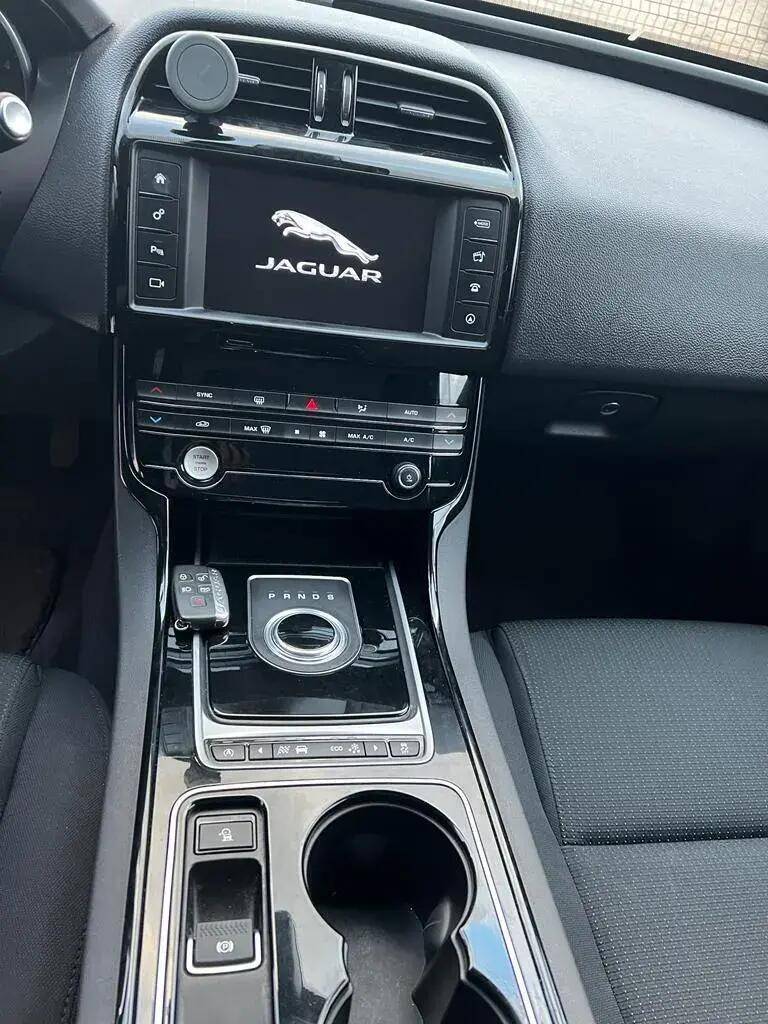 jaguar-xe-2016-diesel-1999cc